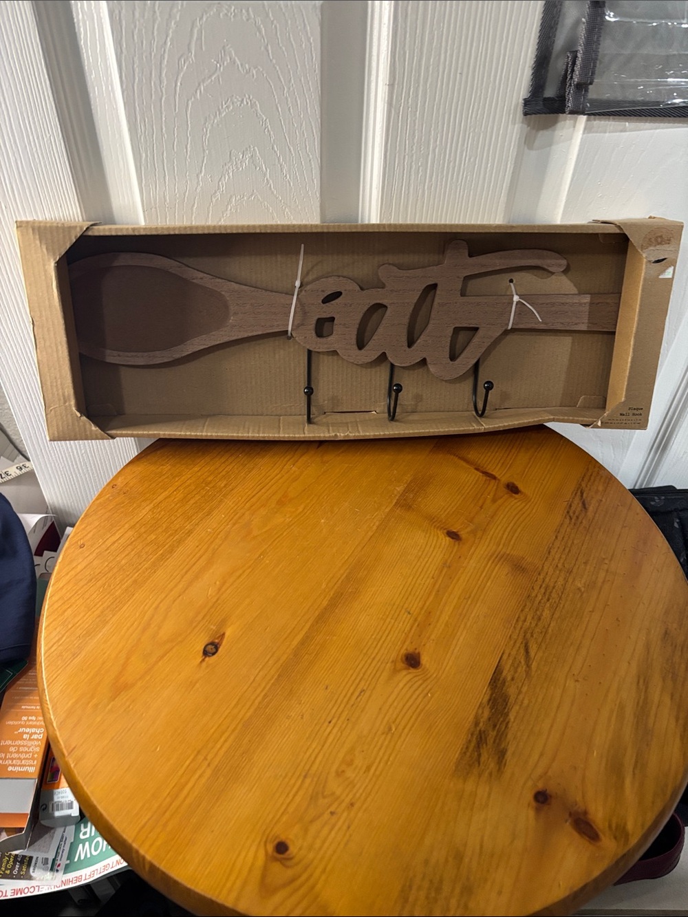 Round 10 Wooden Eat Plaque with Hooks NWT